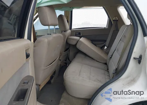 2010 Ford Escape Xlt z USA, uszkodzony, nr VIN 1FMCU0D76AKC06384